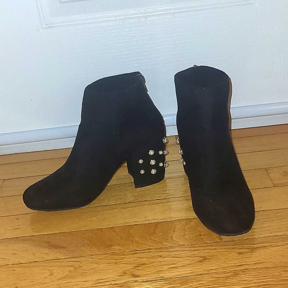 Pearl stoned boots